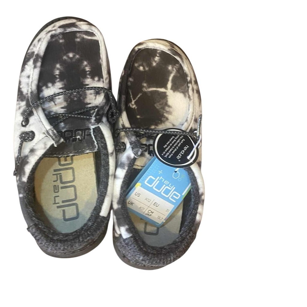 NWT Hey Dudes kids BLACK/WHITE Size 12
